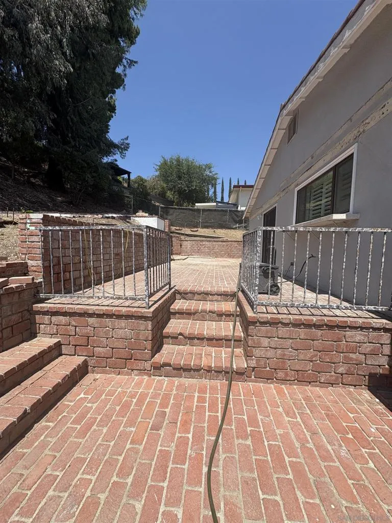 12571 Henzie Place, Granada Hills, California 91344 home-pic-15